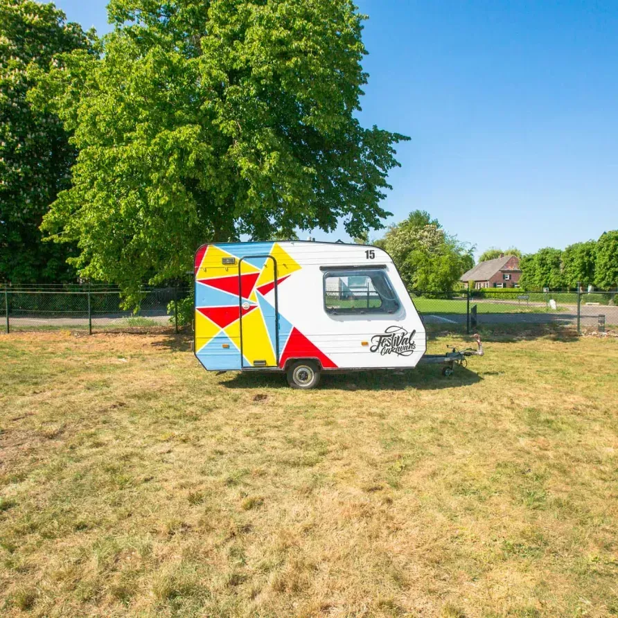 Festivalcaravan 15 voorkant