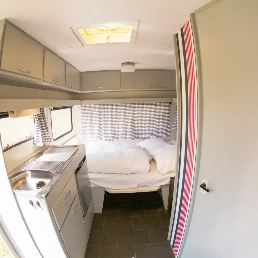 Festivalcaravan 16 binnenkant