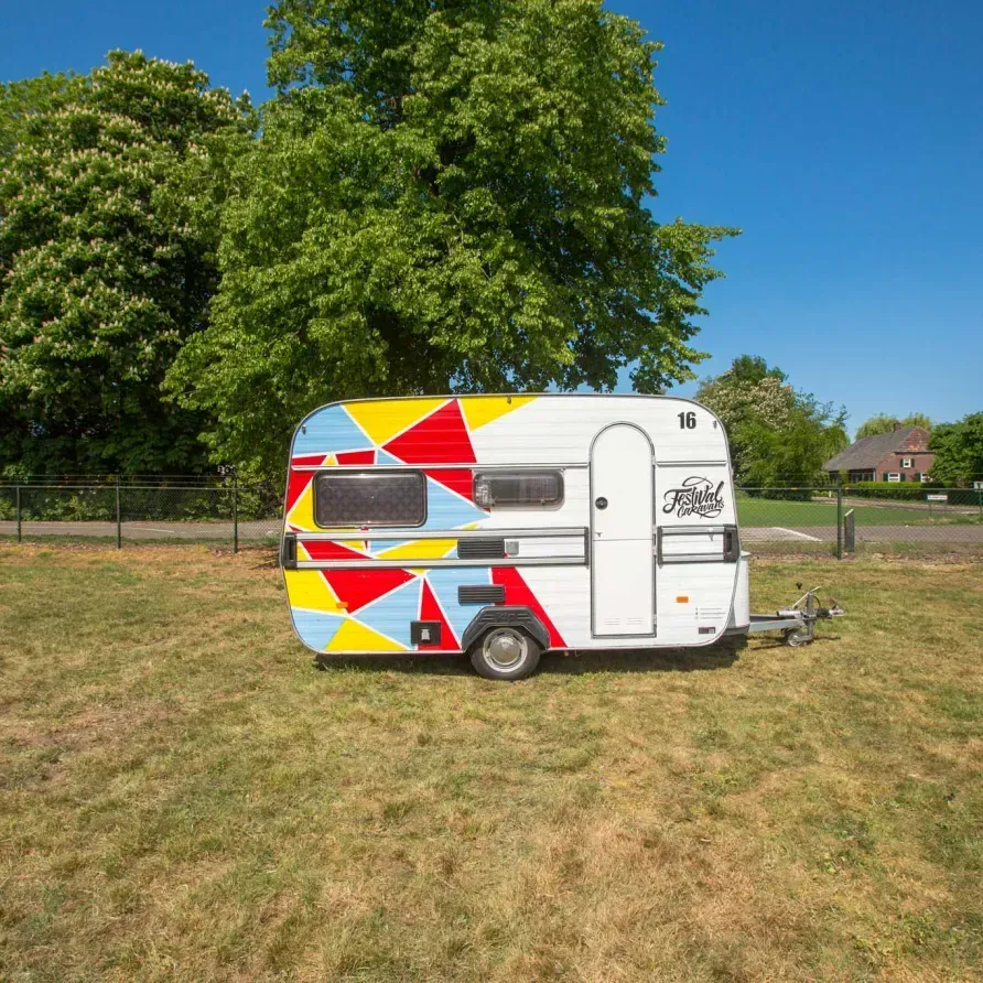 Festivalcaravan 16 voorkant