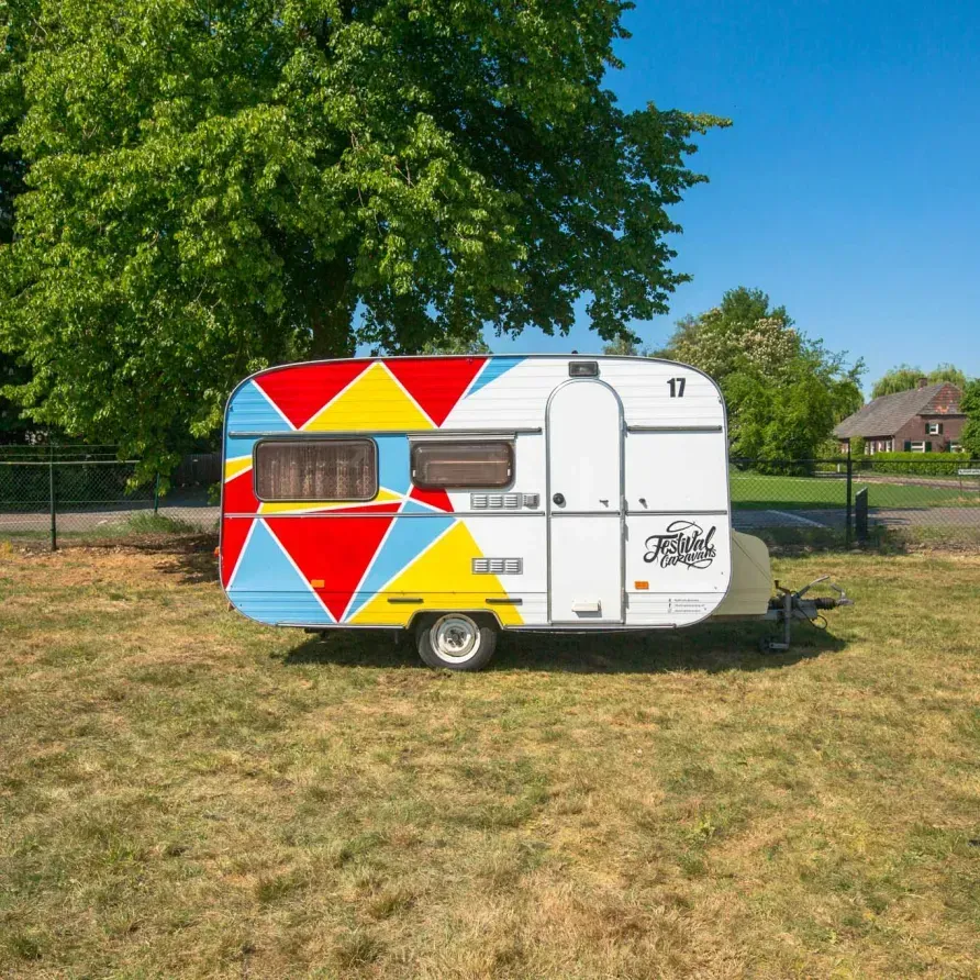 Festivalcaravan 17 voorkant