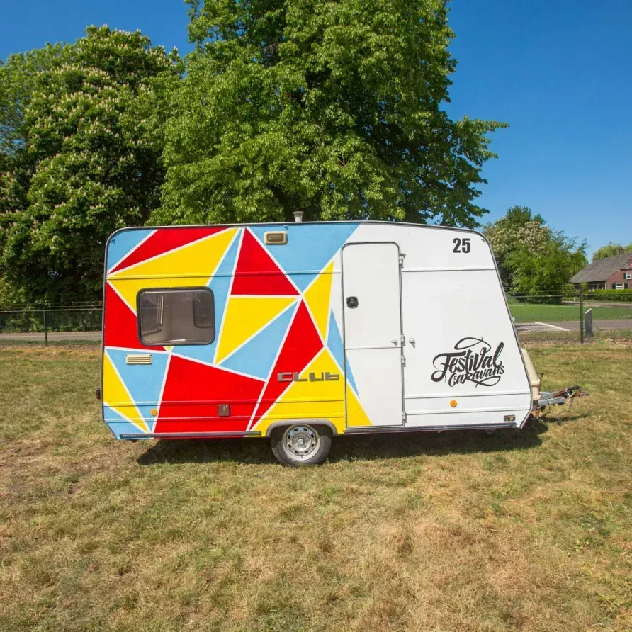 Festivalcaravan 25 voorkant