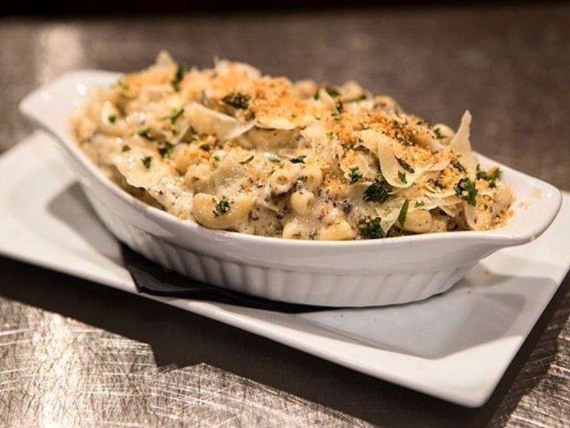 Choosing the Right Spot Among Waterton Park Restaurants