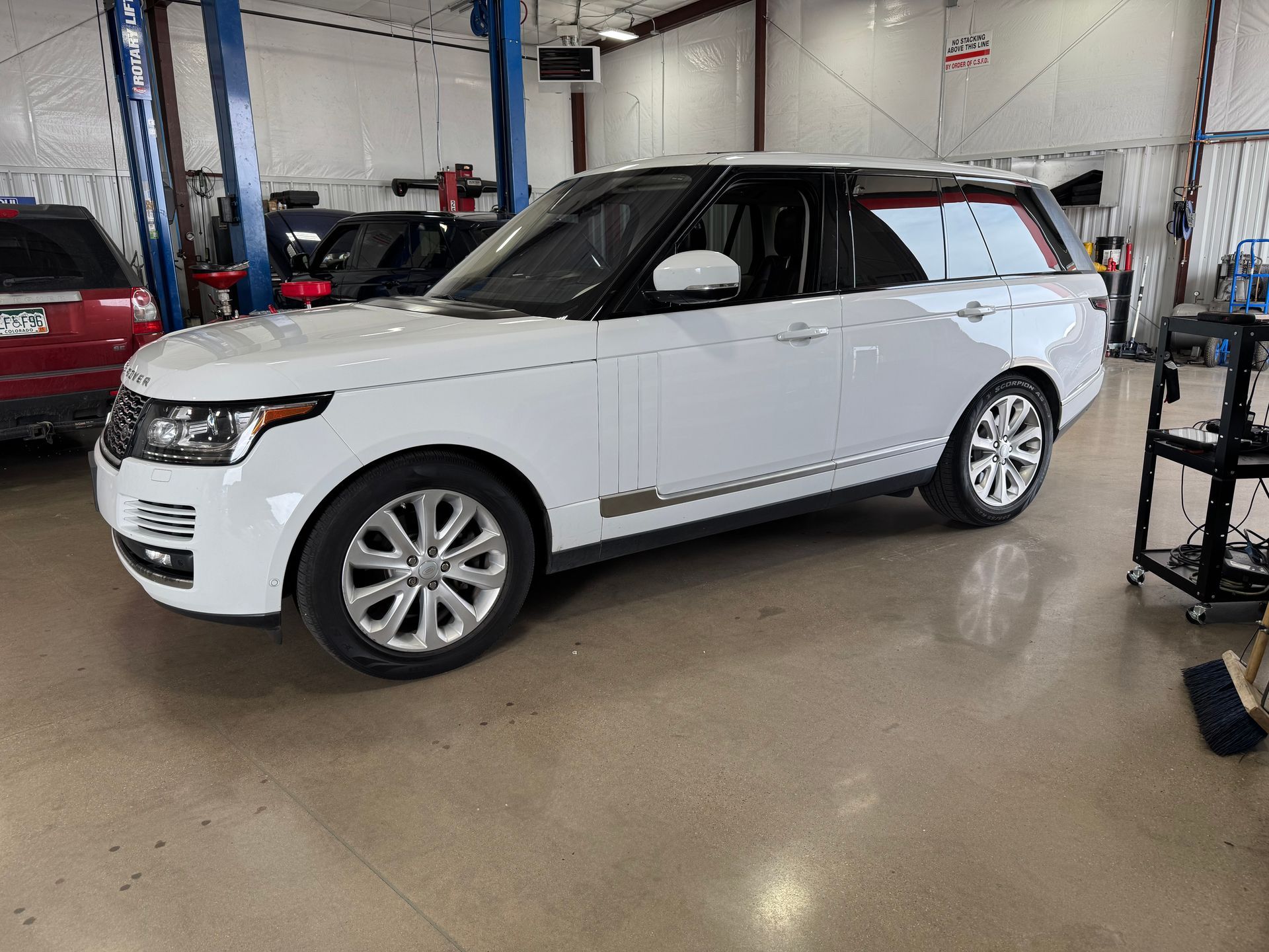 White Range Rover SUV | Peak European