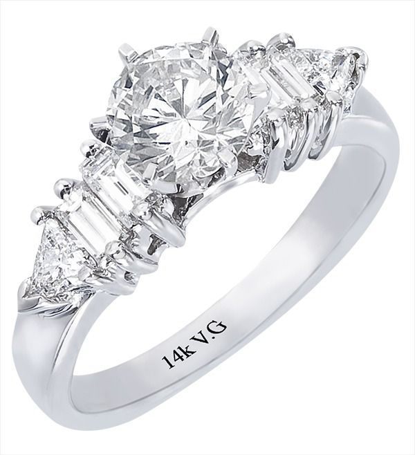 A 14k vg ring with a diamond in the center