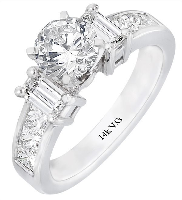 A 14k white gold ring with a diamond in the center