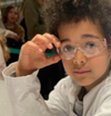 Jongen met veiligheidsbril