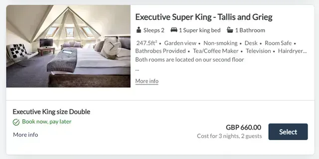 Página de reserva de hotel que muestra una habitación ejecutiva king con cama, tragaluz, precio y botón Seleccionar.