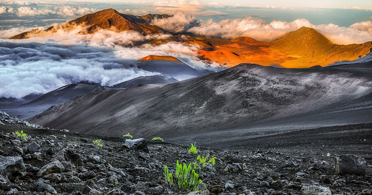 What are the best islands in Hawaii for volcano viewing?