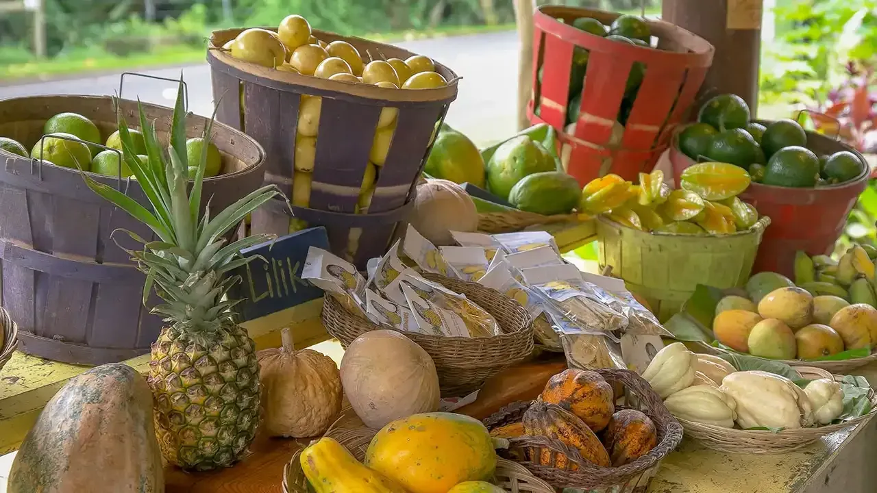 Discover the farmers markets of Paia, Maui with This Week Hawaii.