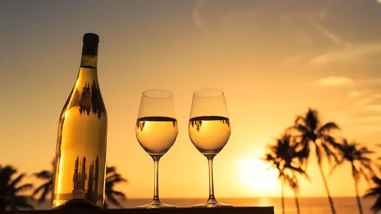 Discover romantic dining options across the Hawaiian Islands with This Week Hawaii.