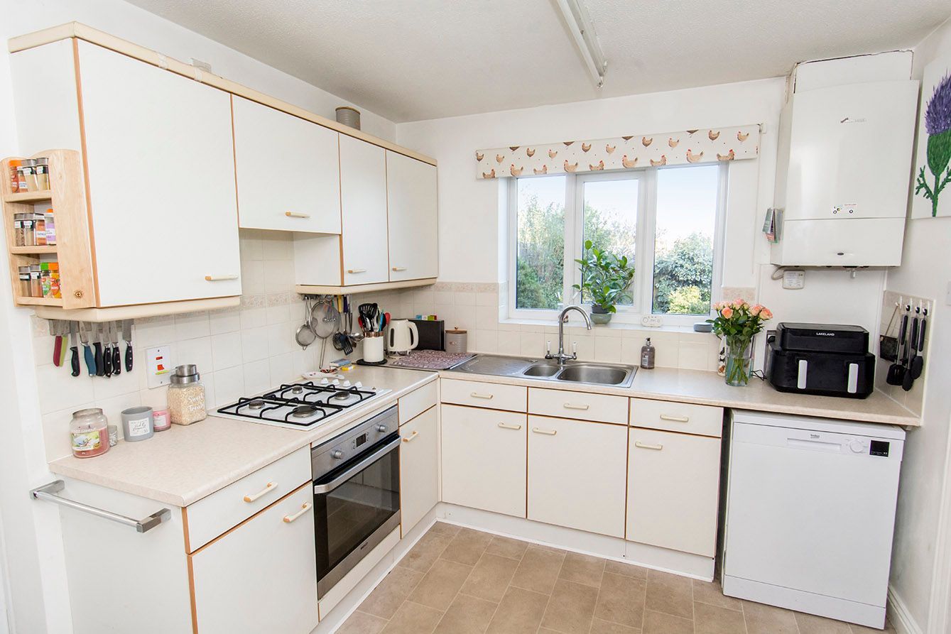 LE16 Estate Agents