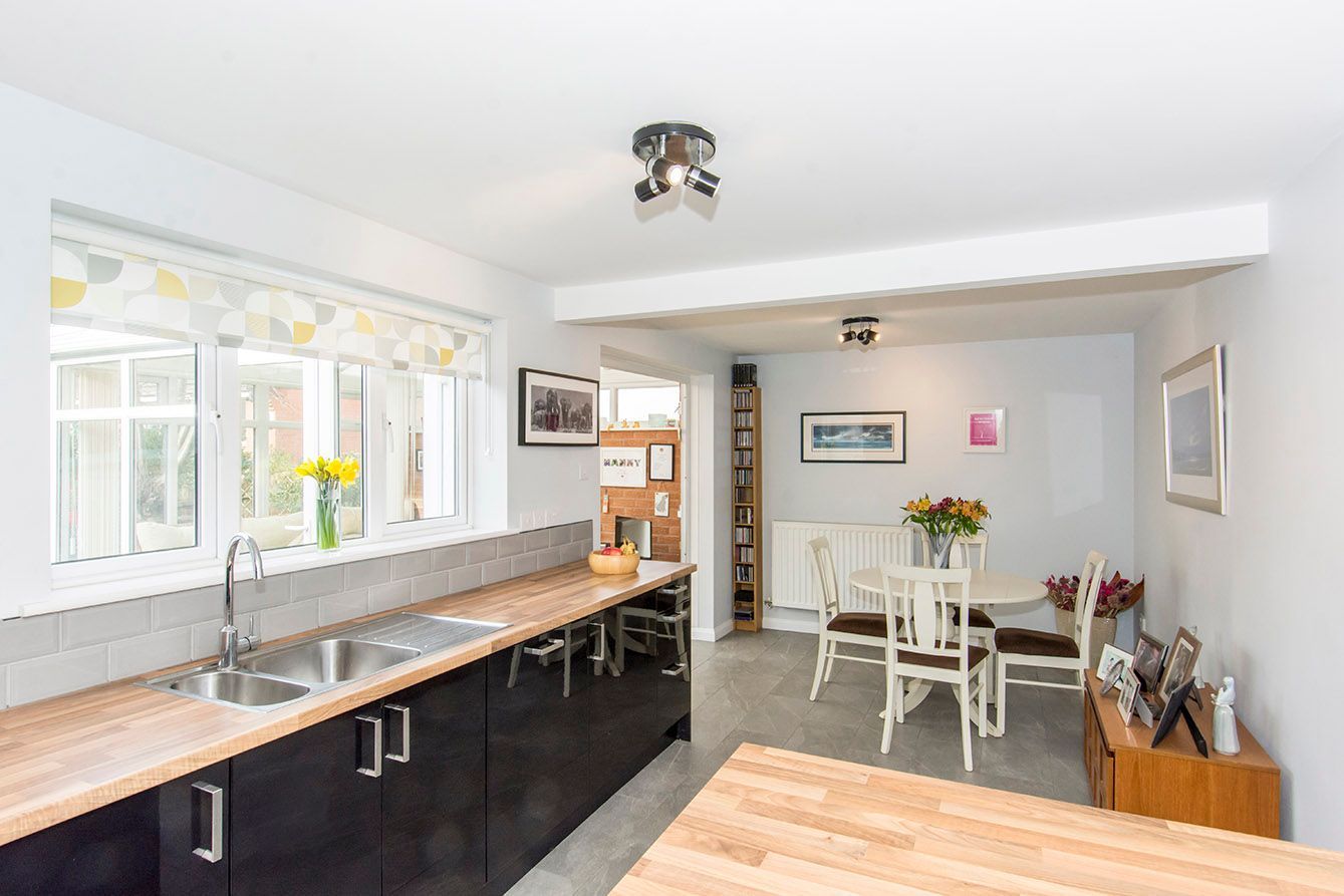 Property For Sale in Fern Ley Close Market Harborough LE16 8FY