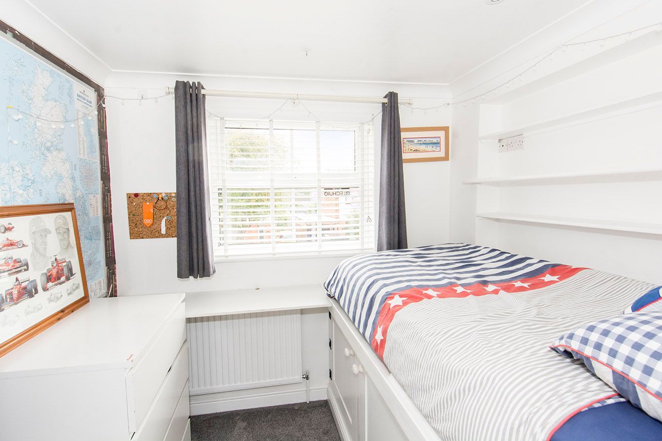 Cromwell Crescent LE16