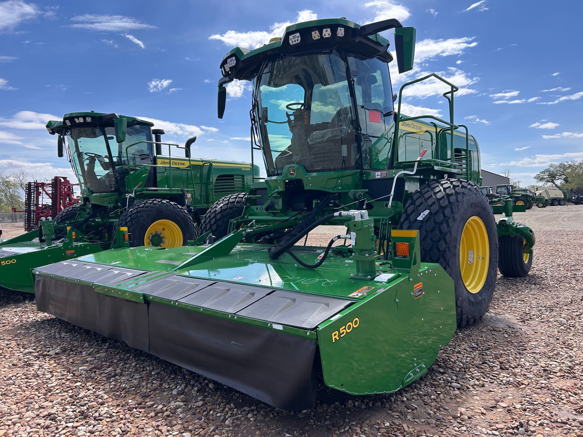 John Deere W235R