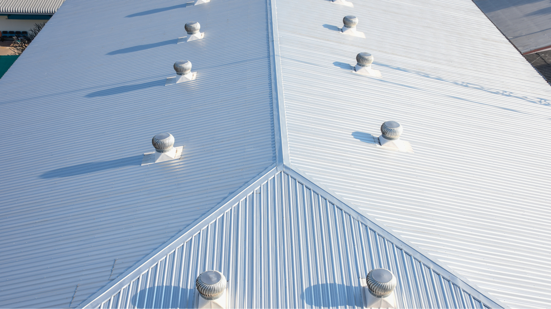 Florida commercial building with flat roofline