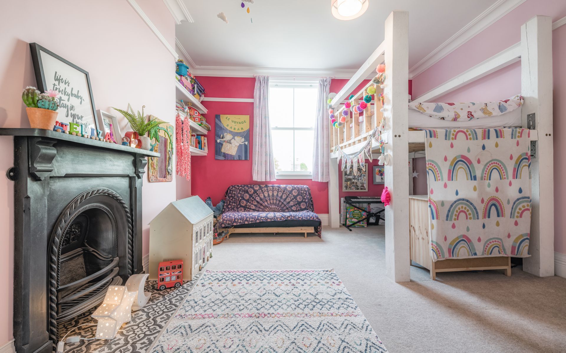 Childrens bedroom 