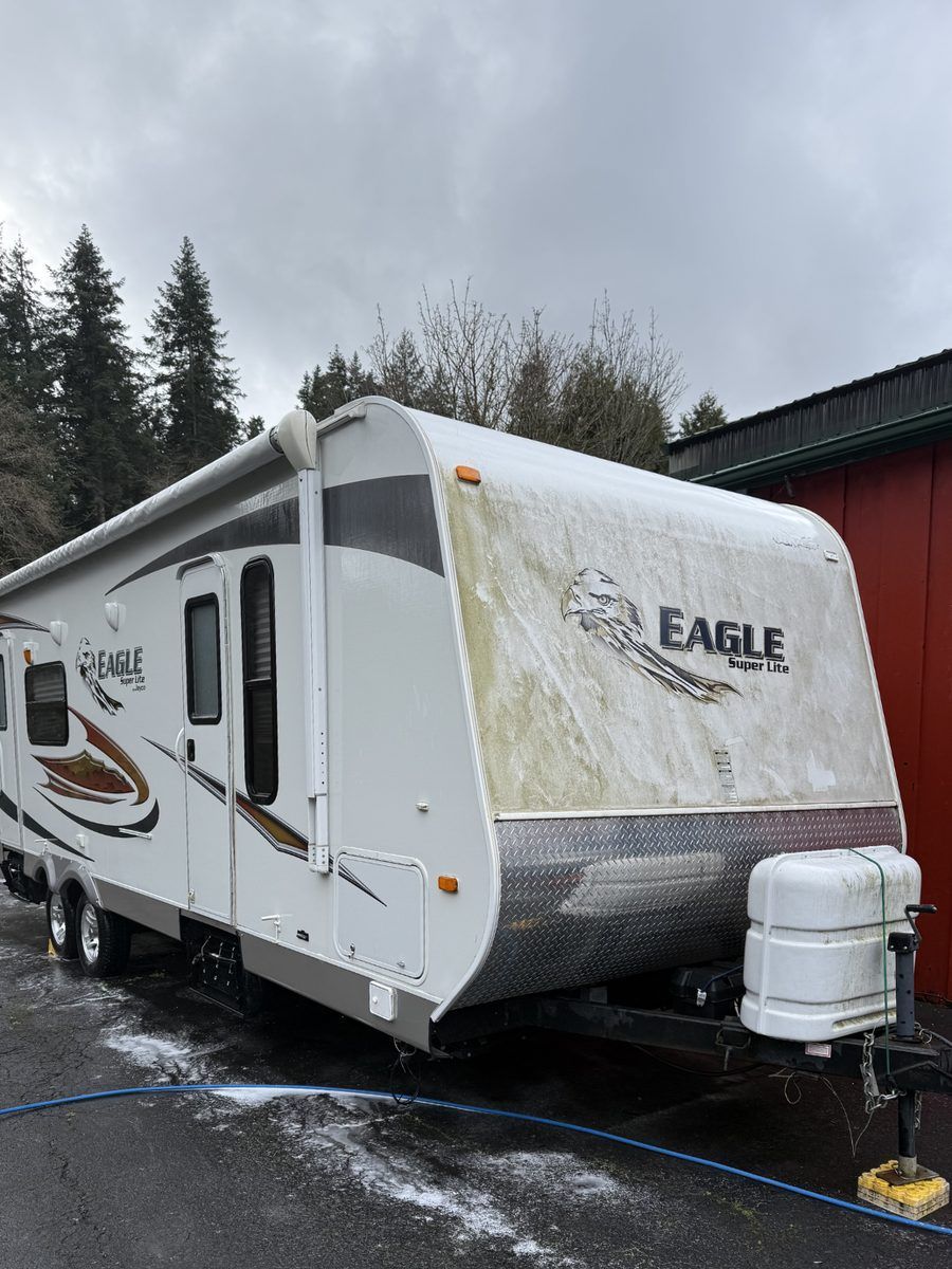 Travel trailer front cap covered in green algae and grime before cleaning by KeptCar in Albany, Oregon