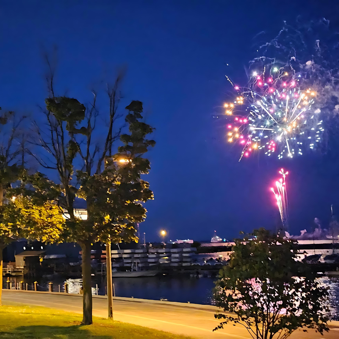 Fireworks illuminating the night sky over Chicago's waterfront, a spectacular view often enjoyed on our chicago pedicab tours or a Navy Pier pedicab ride, perfect for a pedicab city tour or chicago sightseeing tours with bike taxi chicago and chicago rikshaw ride options. Find the best pedicab tours near me for an unforgettable experience.