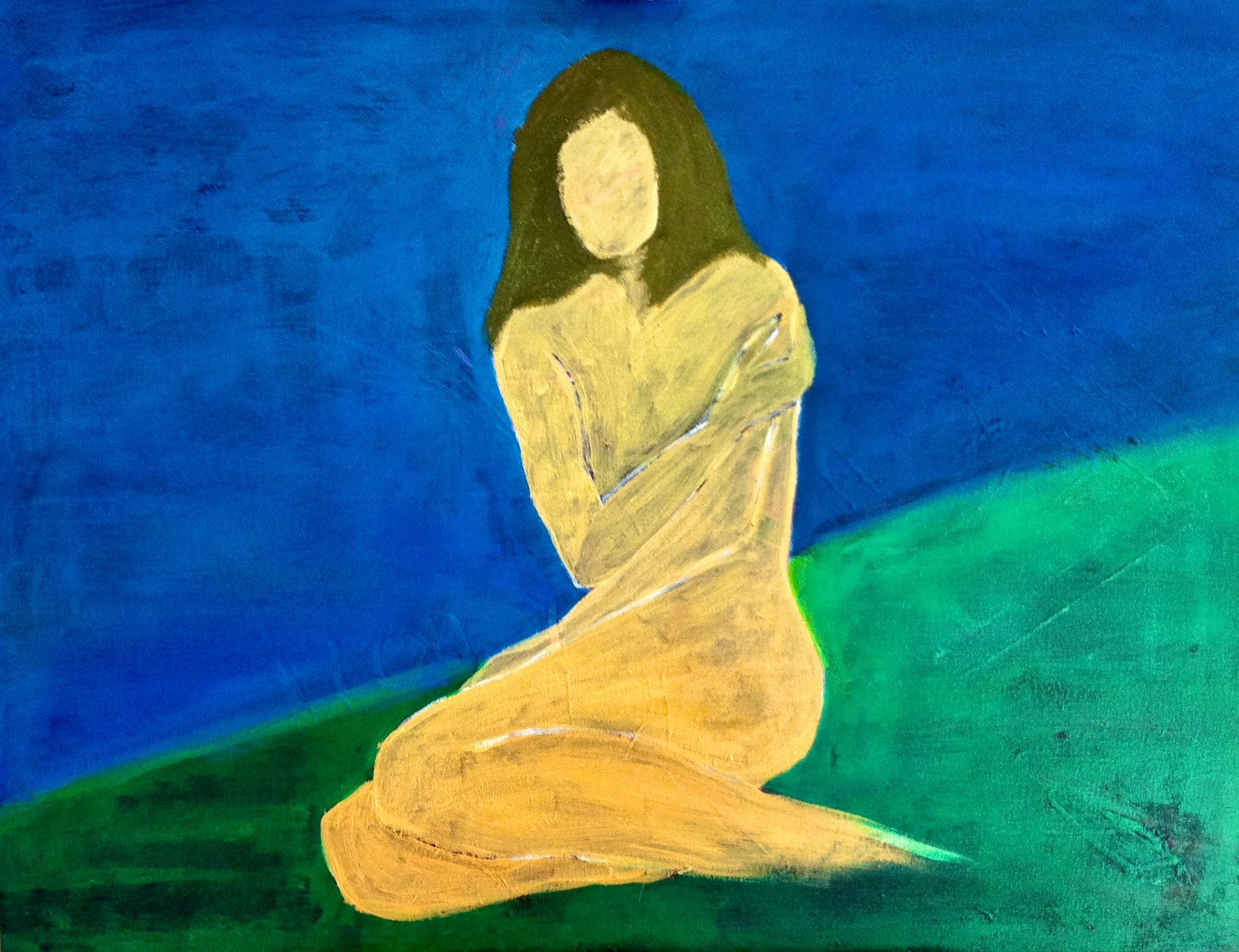Zittende figuur met lang donker haar op een groene ondergrond, geschilderd in geel tegen een blauwe achtergrond.