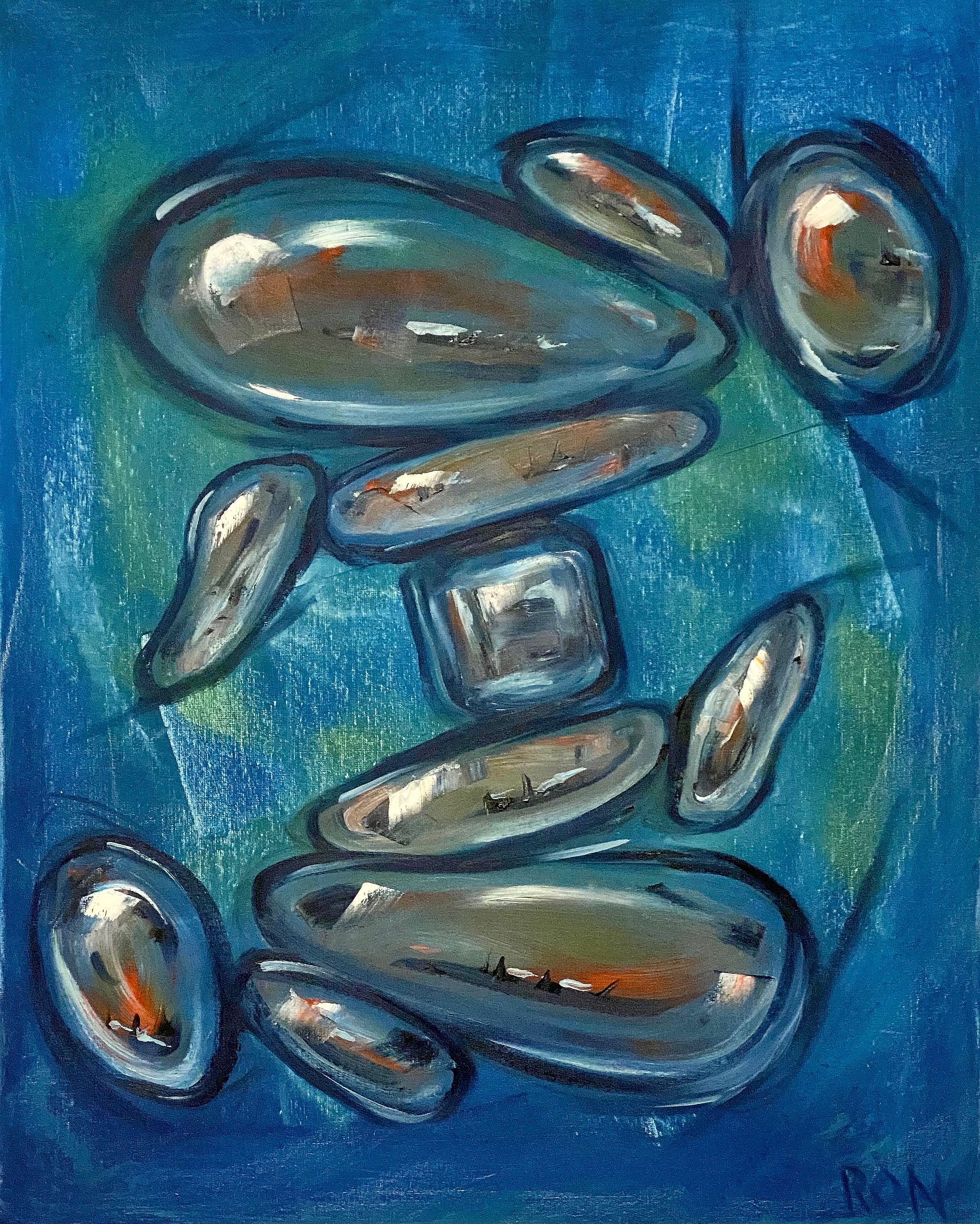 Abstracte blauwe schildering van metaalachtig ogende grijze ovalen en een kleine kubus die zweven op een gestructureerde blauwe achtergrond.