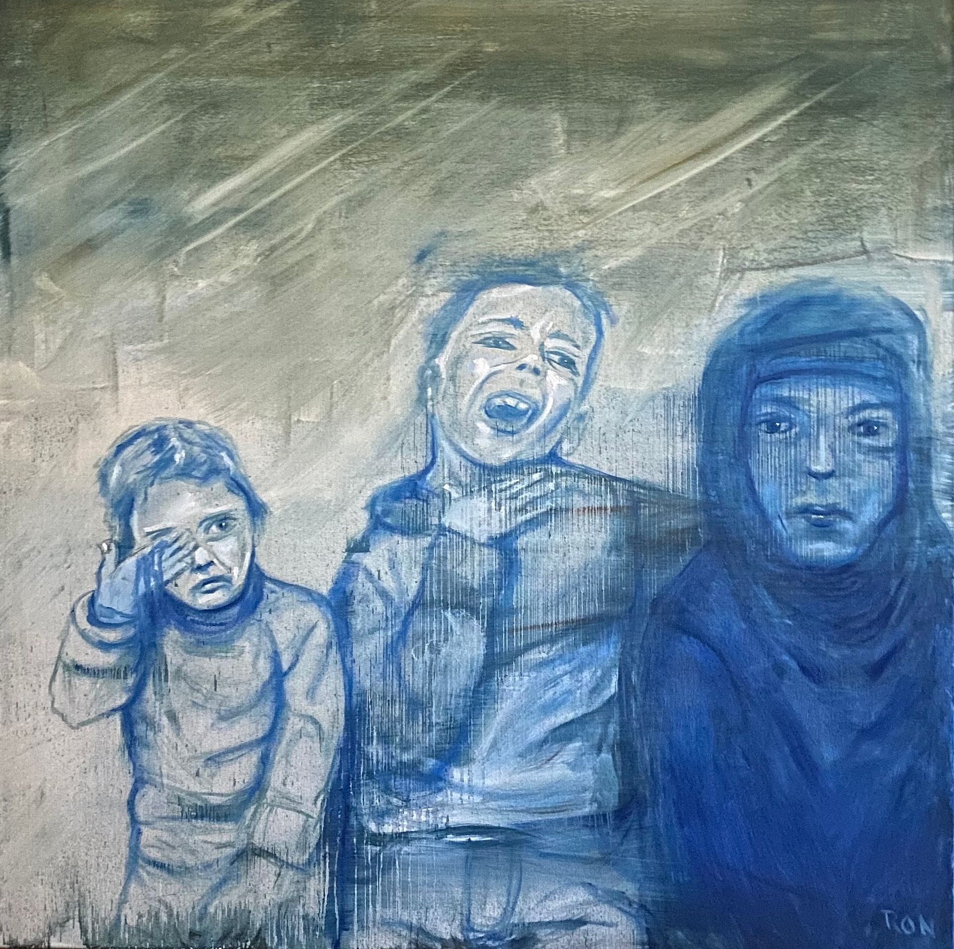 Drie blauwgetinte figuren in een schetsmatig portret, met een kind aan de linkerkant en twee grotere figuren ernaast.