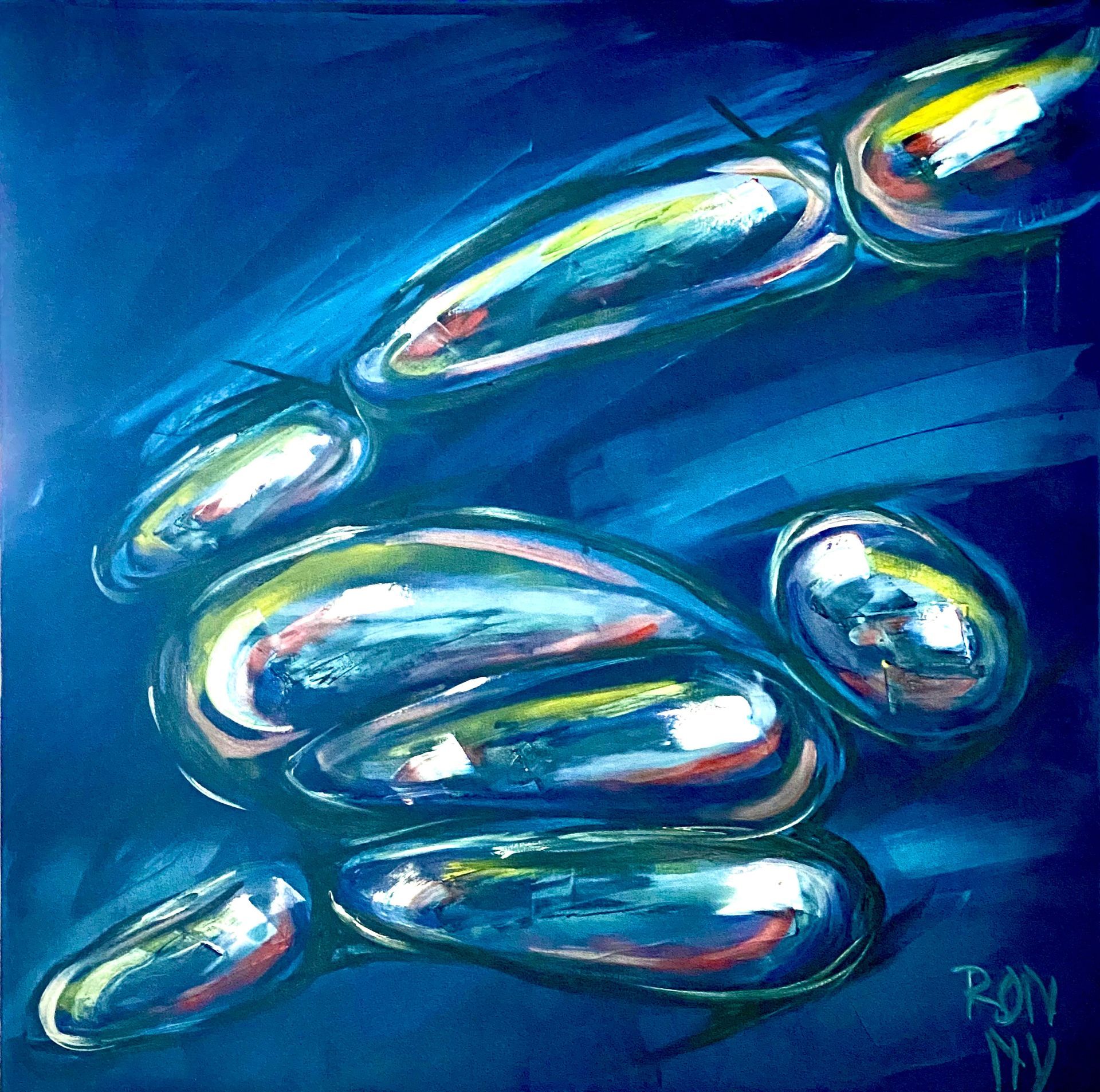 Abstract blauw schilderij met reflecterende zilveren ovalen en strepen rood, geel en wit.