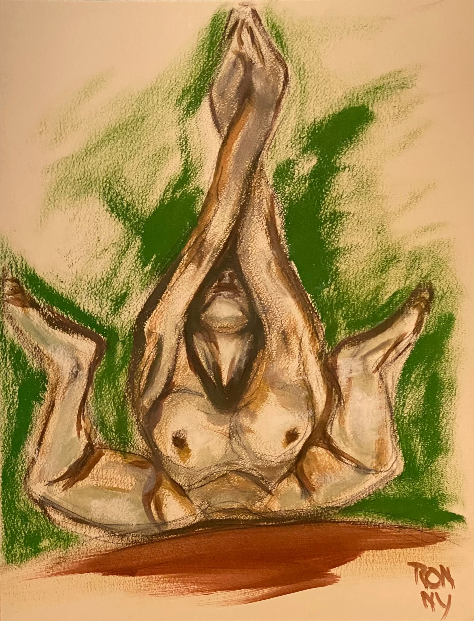 Abstracte tekening van een zittende naaktfiguur in aardse tinten op een groene en beige achtergrond.