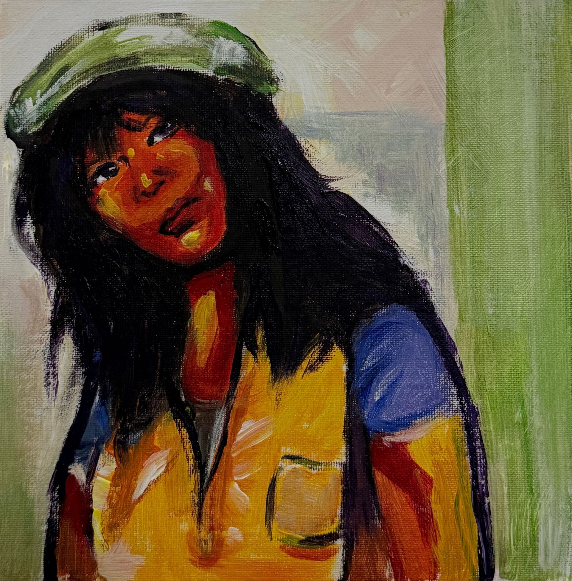 Gestileerd portret van een vrouw met een muts, lang donker haar en een geel vest, tegen een gedempte achtergrond.