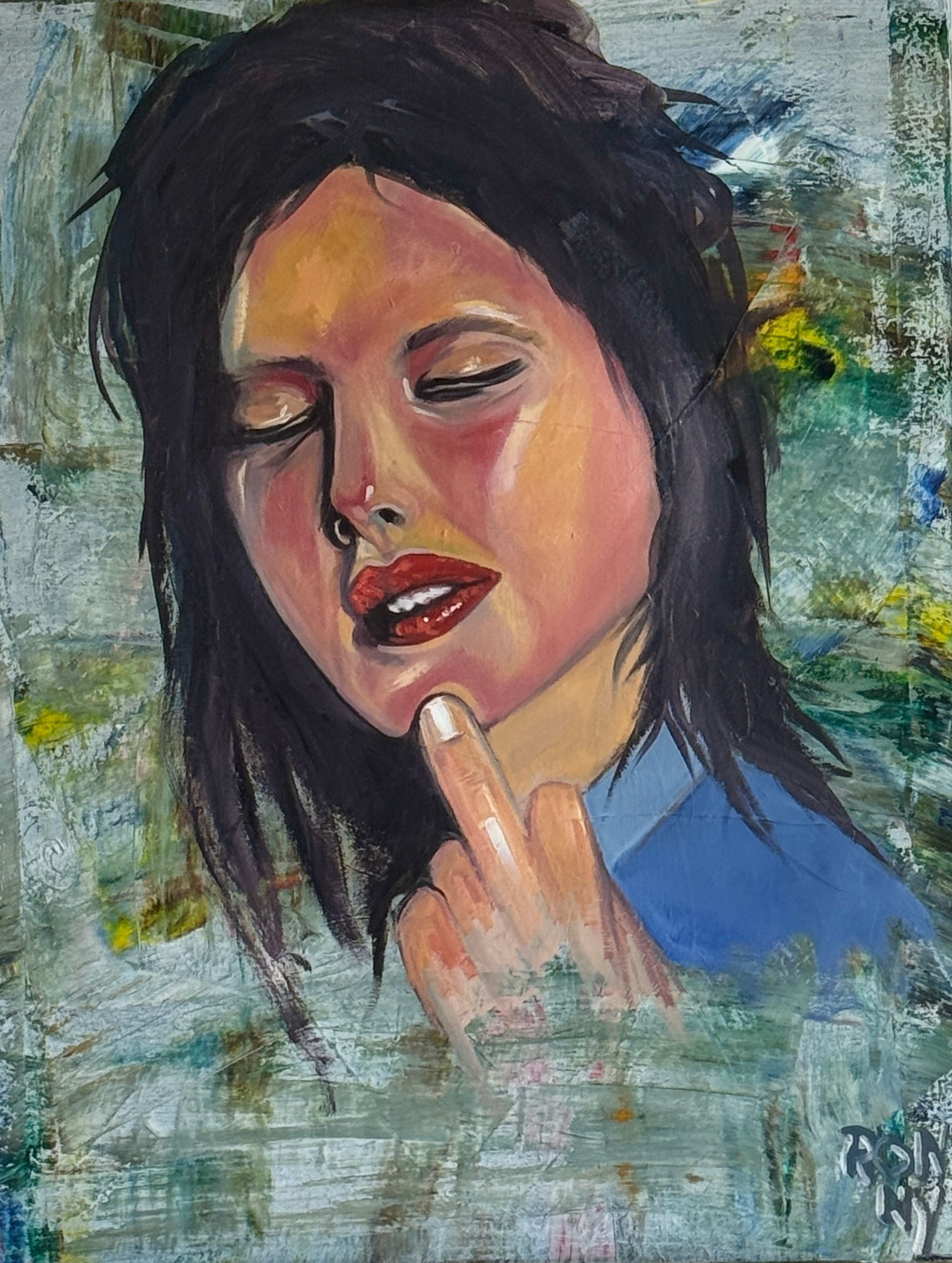 Geschilderd portret van een persoon met gesloten ogen en donker haar, die de kin aanraakt, tegen een gestructureerde blauwgrijze achtergrond.