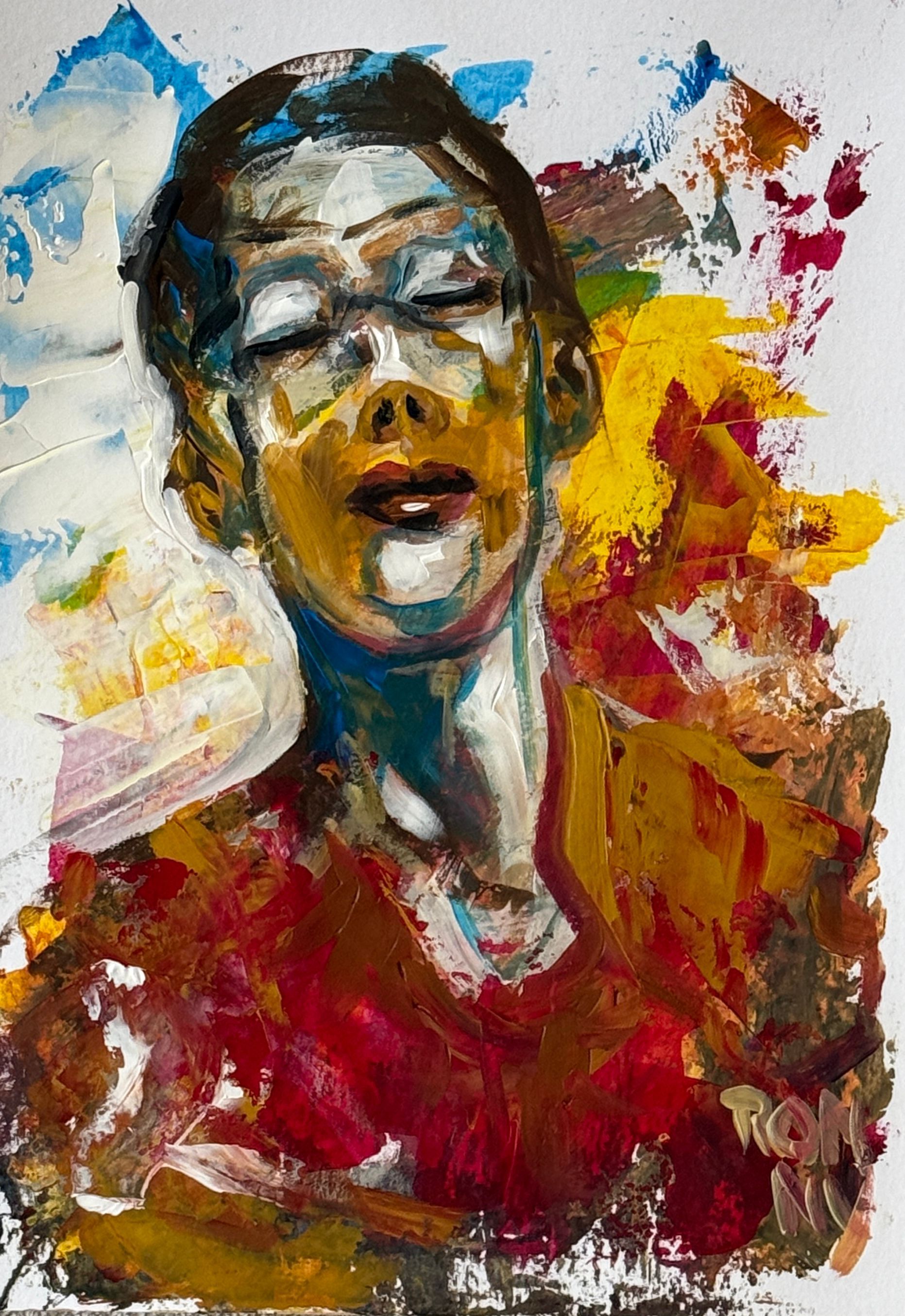 Abstract portret van een zingende persoon in rood, met blauwe, gele en witte verfspatten op de achtergrond.