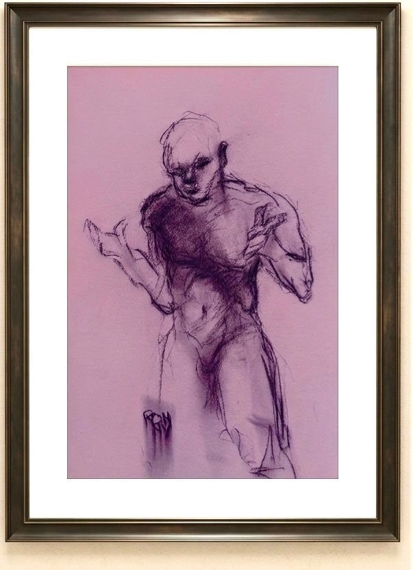 Ingelijste paarse schets van een staande figuur met opgeheven handen op een roze achtergrond.