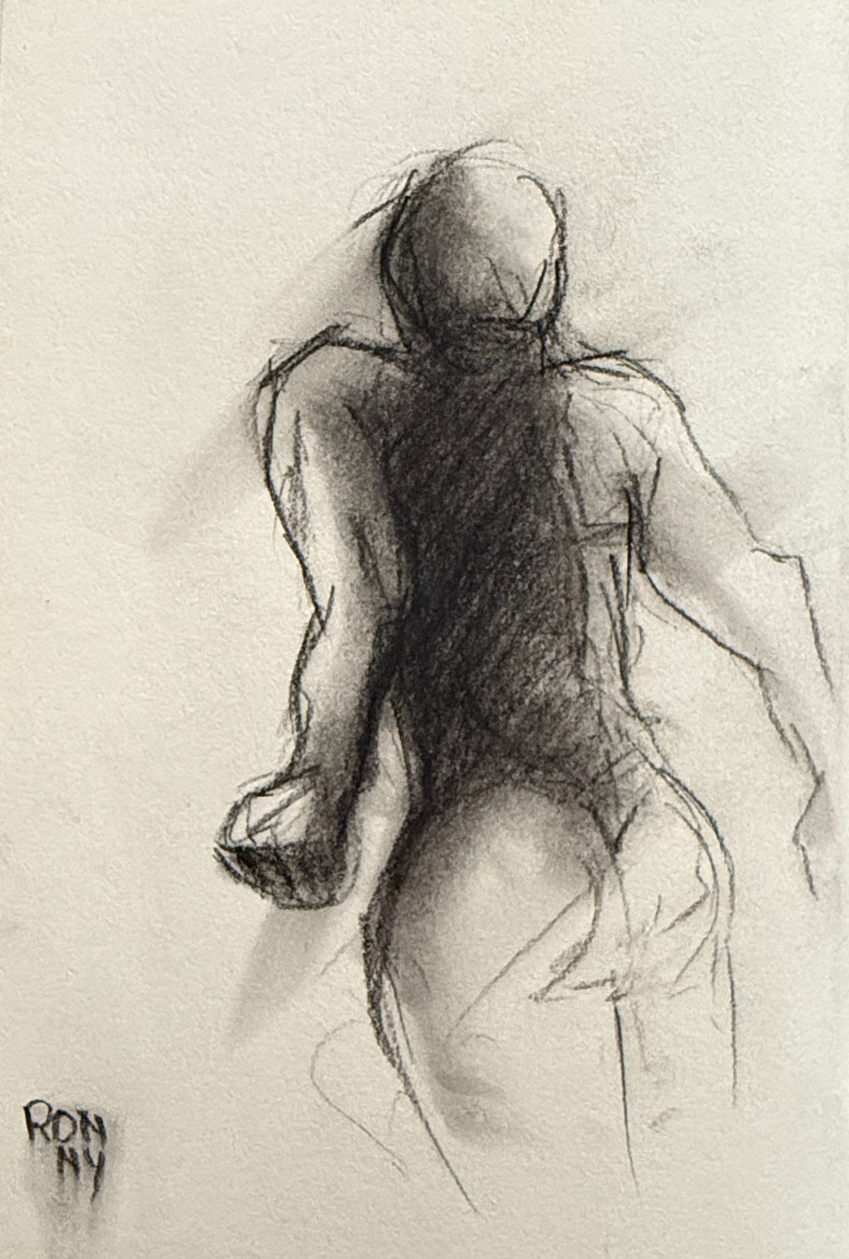 Houtskoolschets van een staande menselijke figuur, van achteren gezien, met ruwe, expressieve lijnen op wit papier.