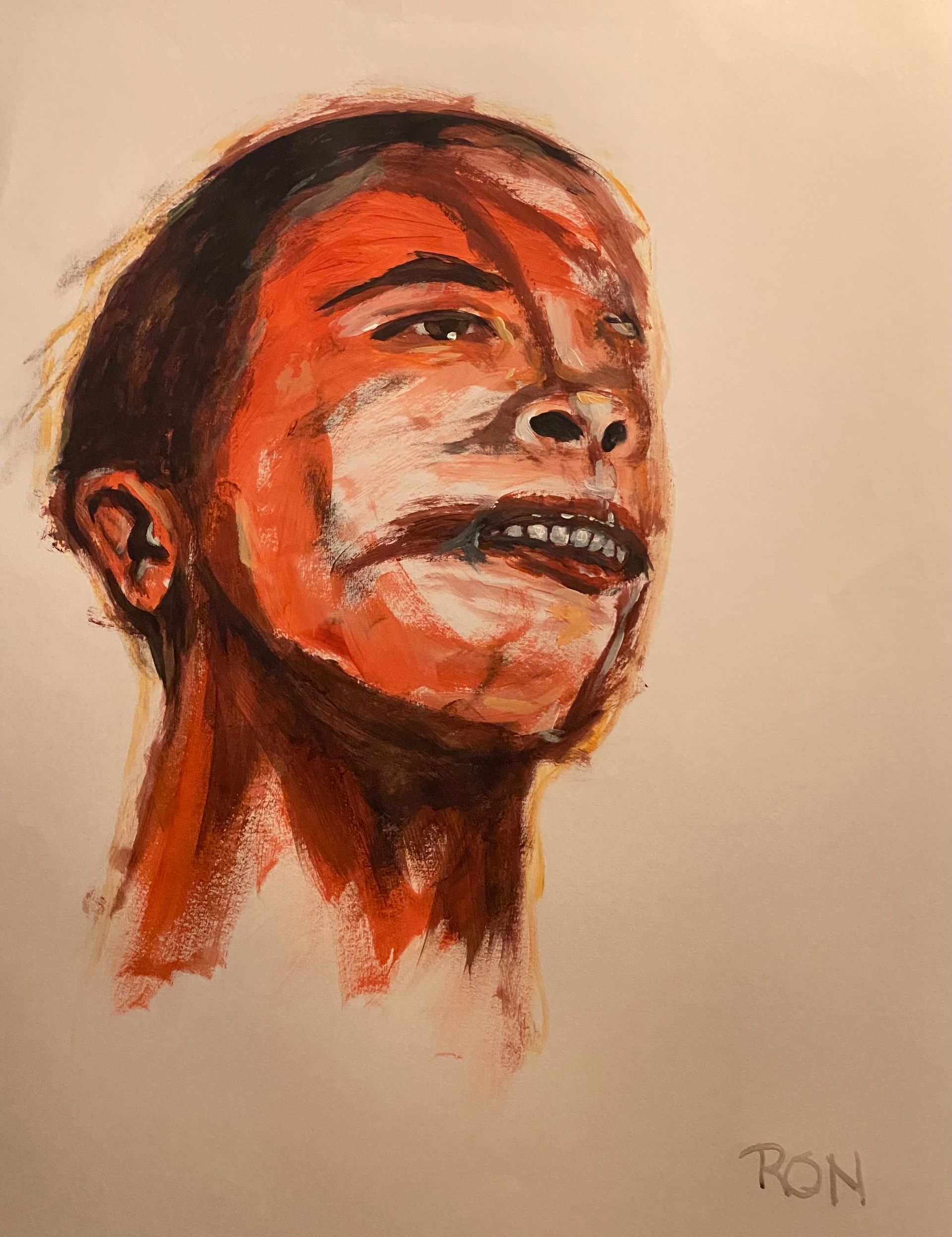 Abstract rood-zwart portret van een lachend gezicht in profiel, geschilderd op een lichte achtergrond.