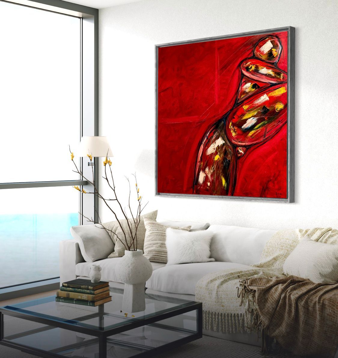 Moderne woonkamer met witte bank, glazen salontafel en een groot rood abstract schilderij aan de muur.