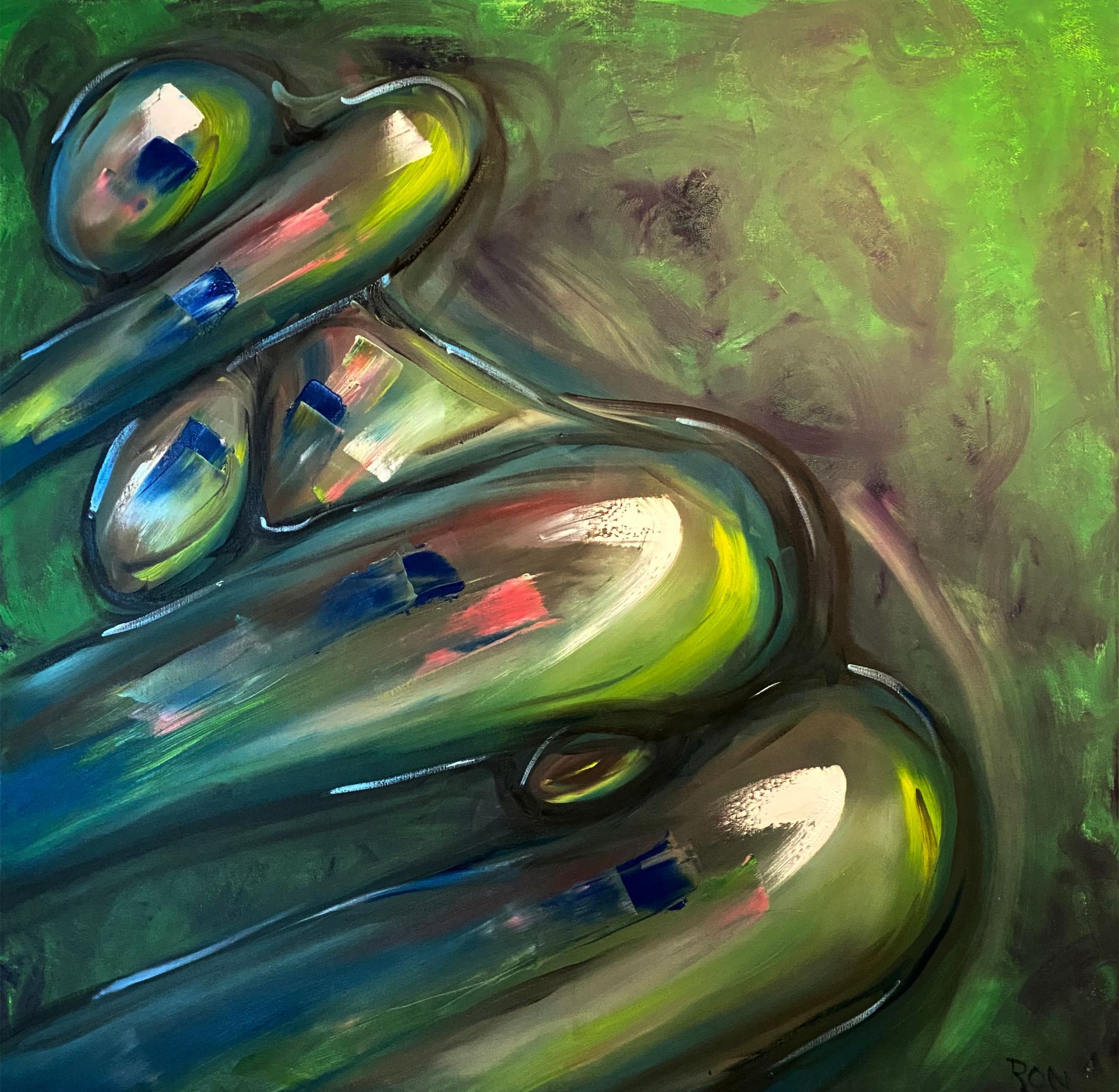 Abstract schilderij van glanzende blauwgroene vormen met gele accenten op een groene achtergrond.
