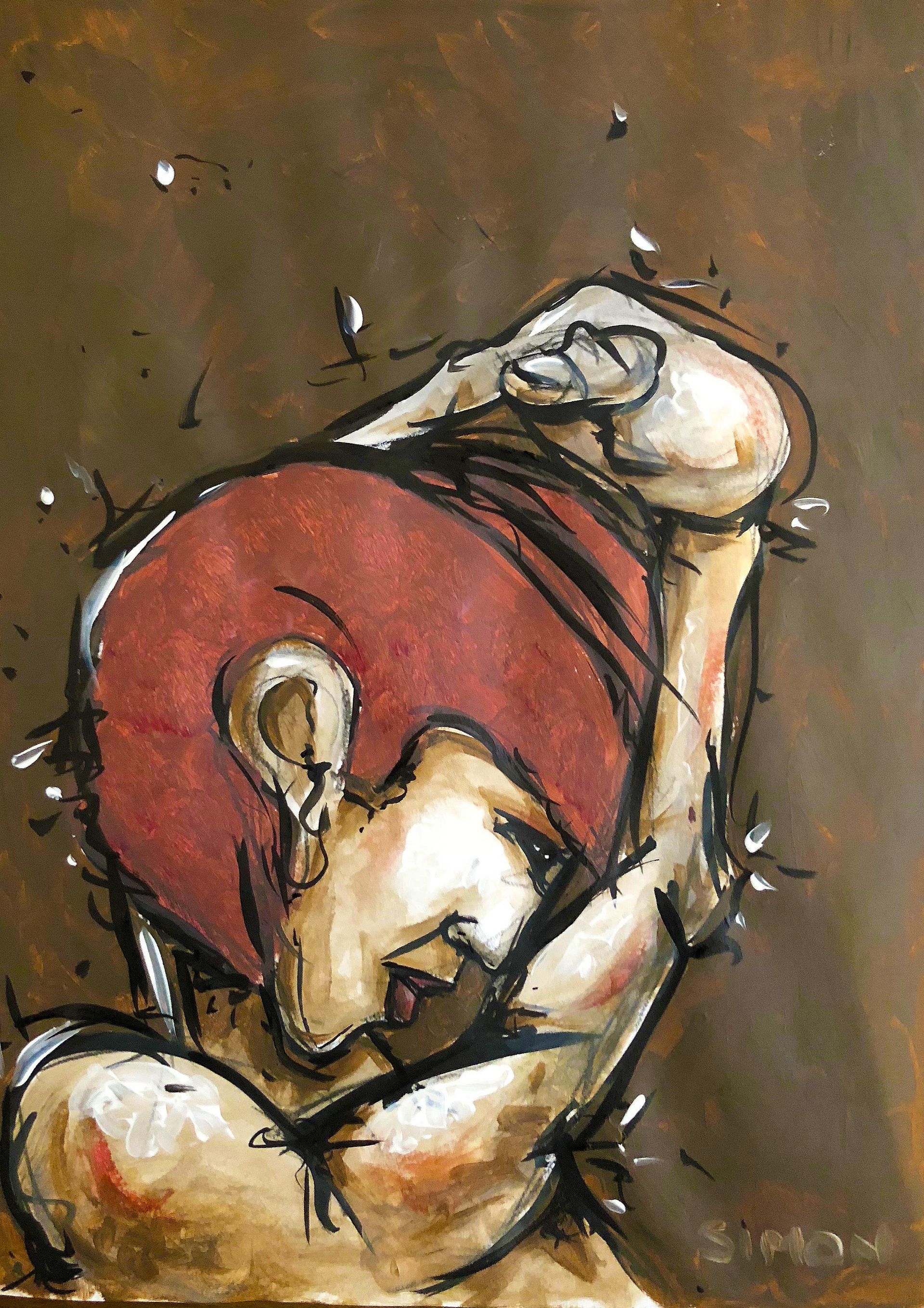 Abstracte figuur, opgerold, met rood haar en opgeheven arm, tegen een bruine achtergrond.