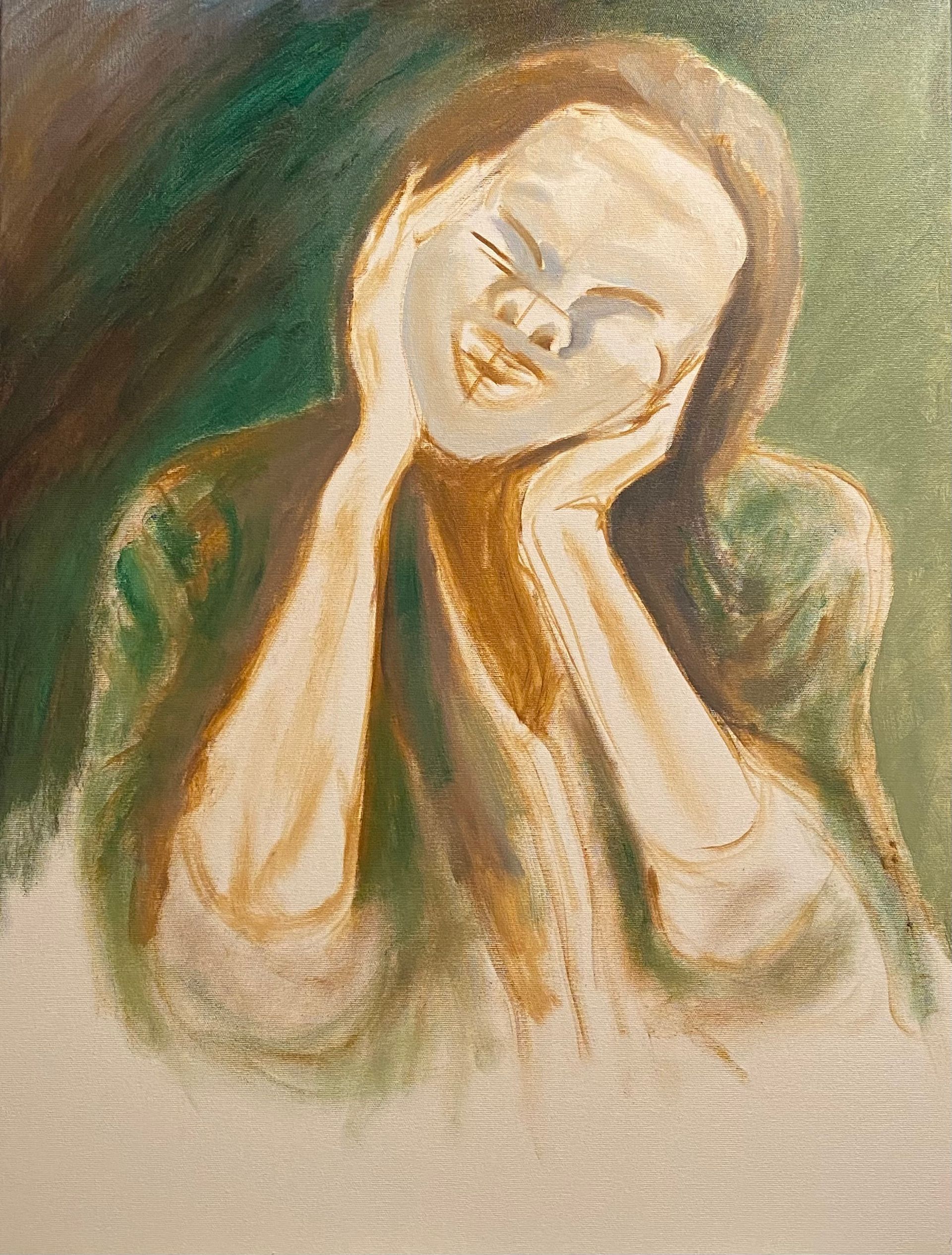 Een schilderij met zachte focus van een lachend persoon met de handen op de wangen tegen een groene achtergrond.