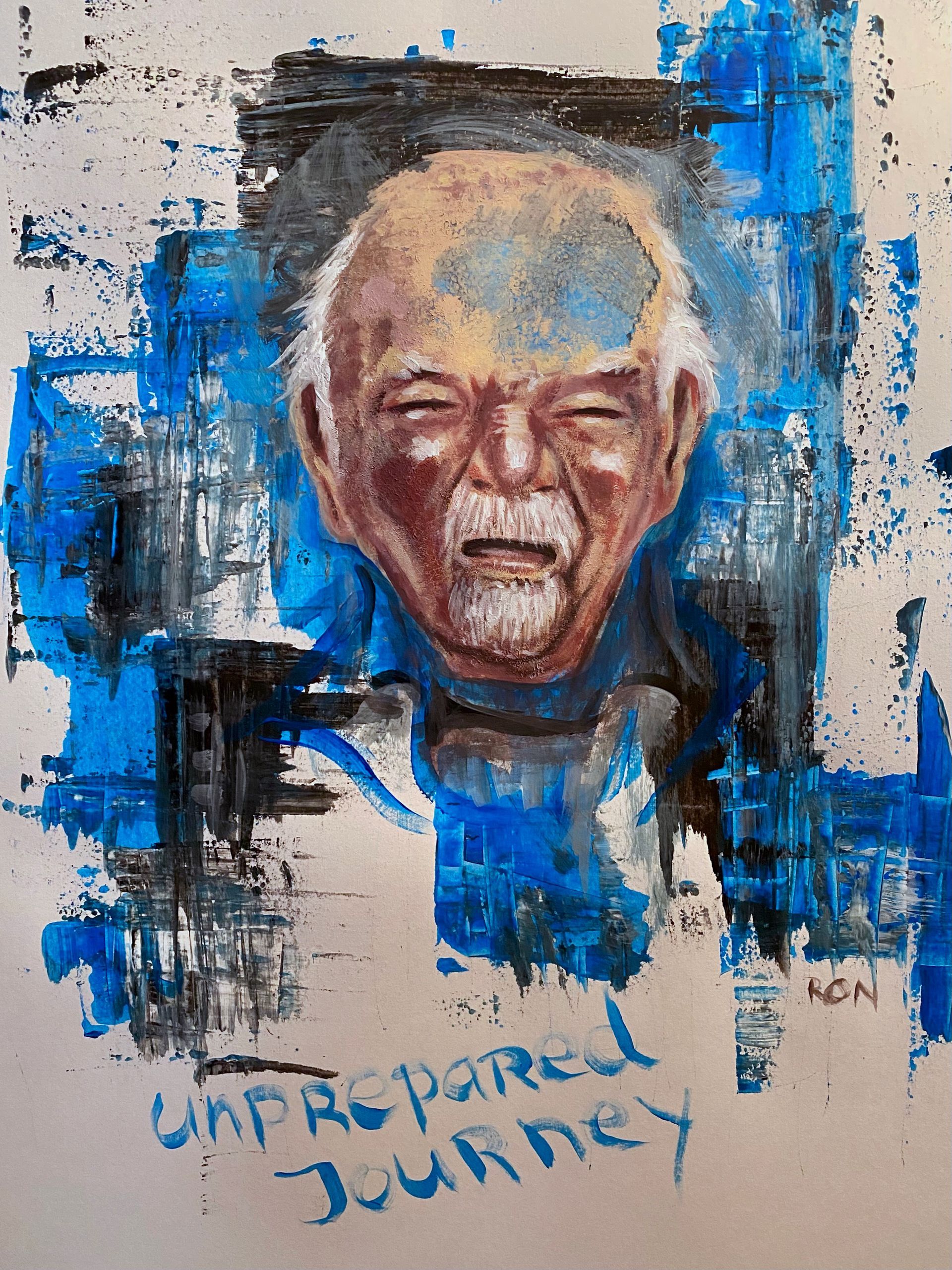 Abstract portret van een oudere man, geschilderd in blauw en grijs met de tekst 