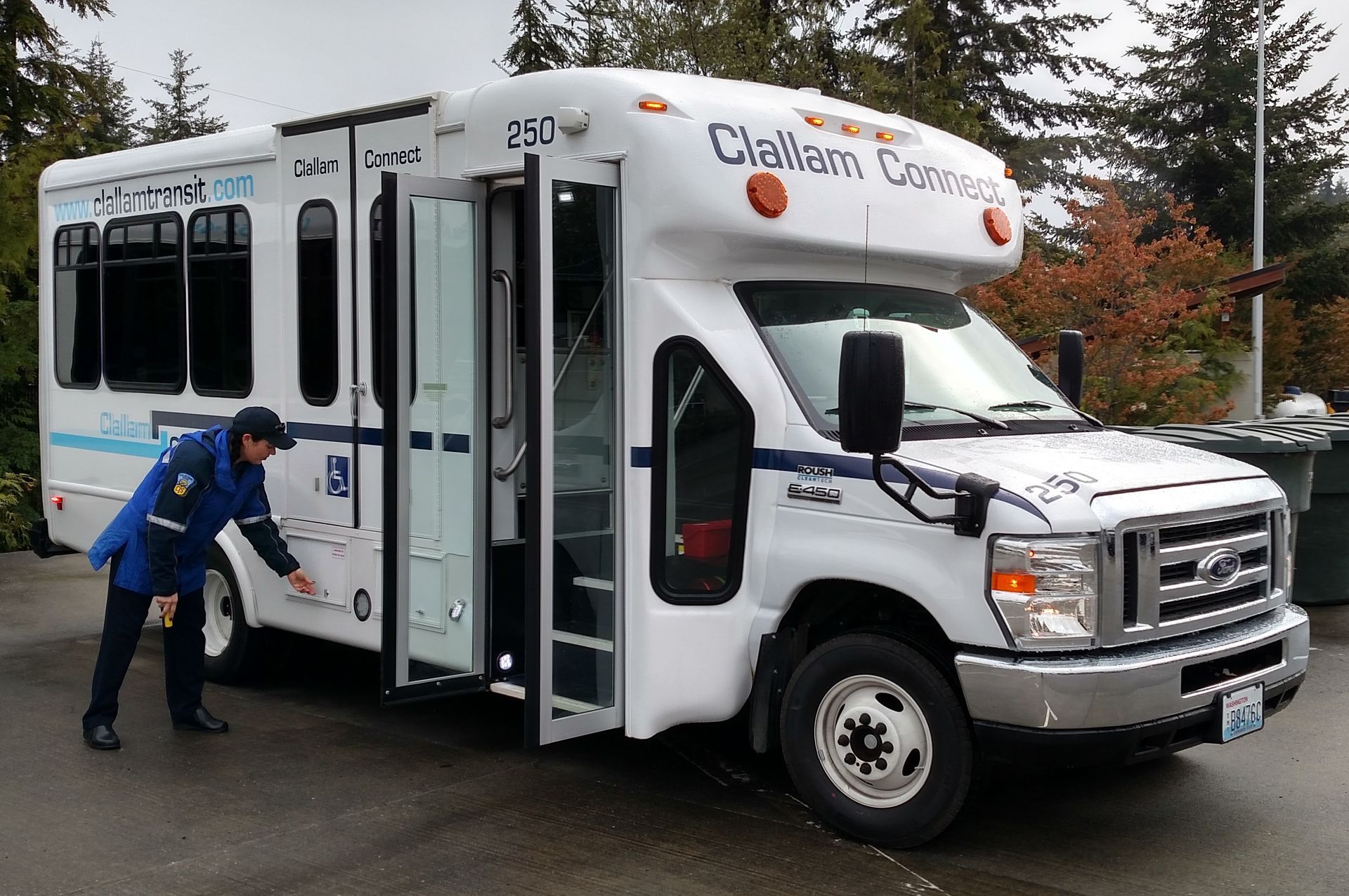 Clallam Connect bus with driver
