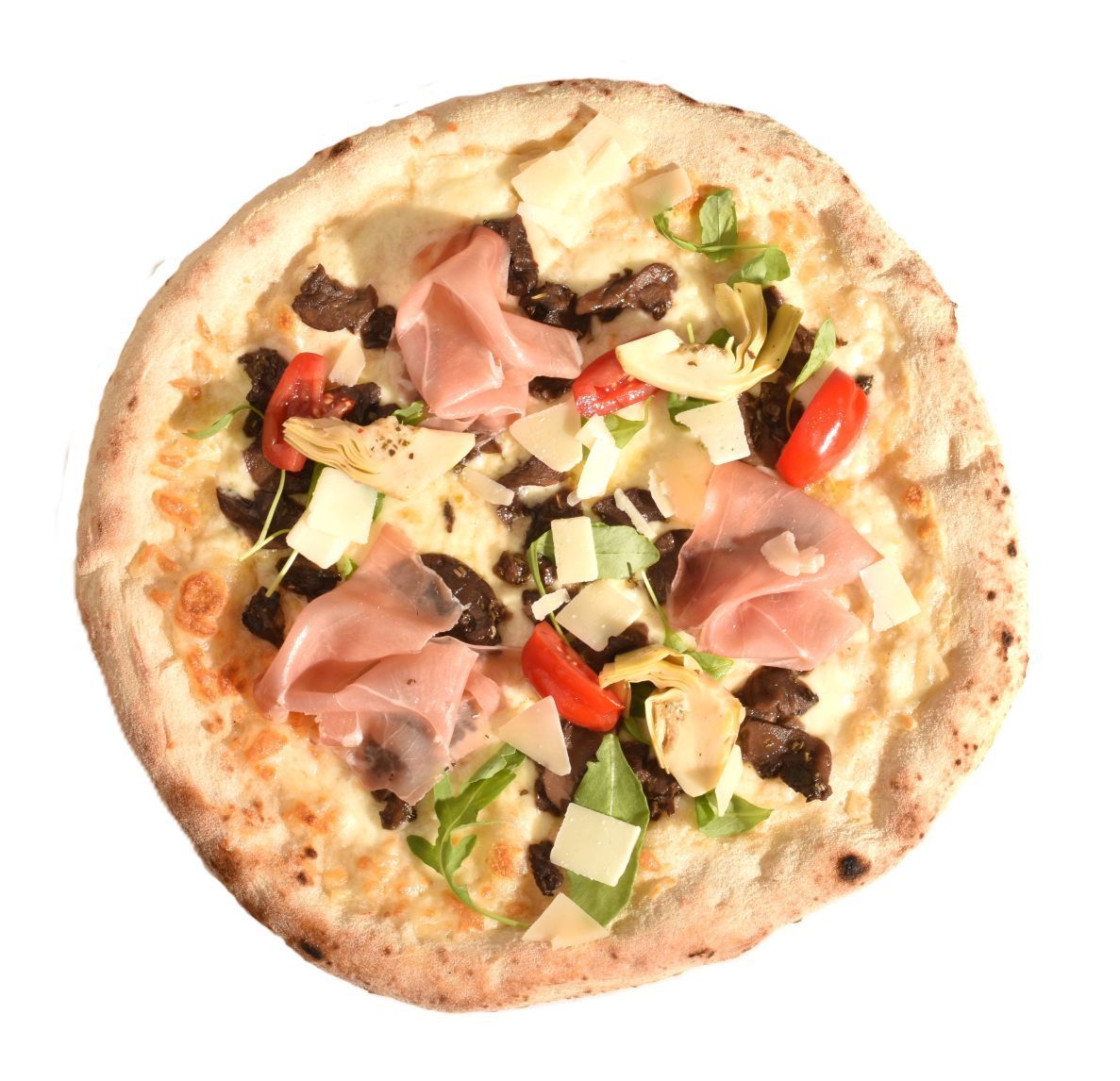 Italiaanse pizza belegd met ham, groenten en gesmolten kaas.