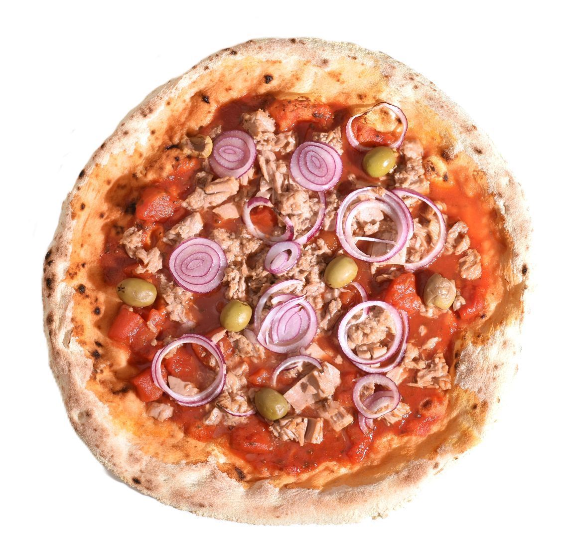 Pizza in Margherita-stijl, belegd met tomatensaus, rode uienringen, olijven en kaas.