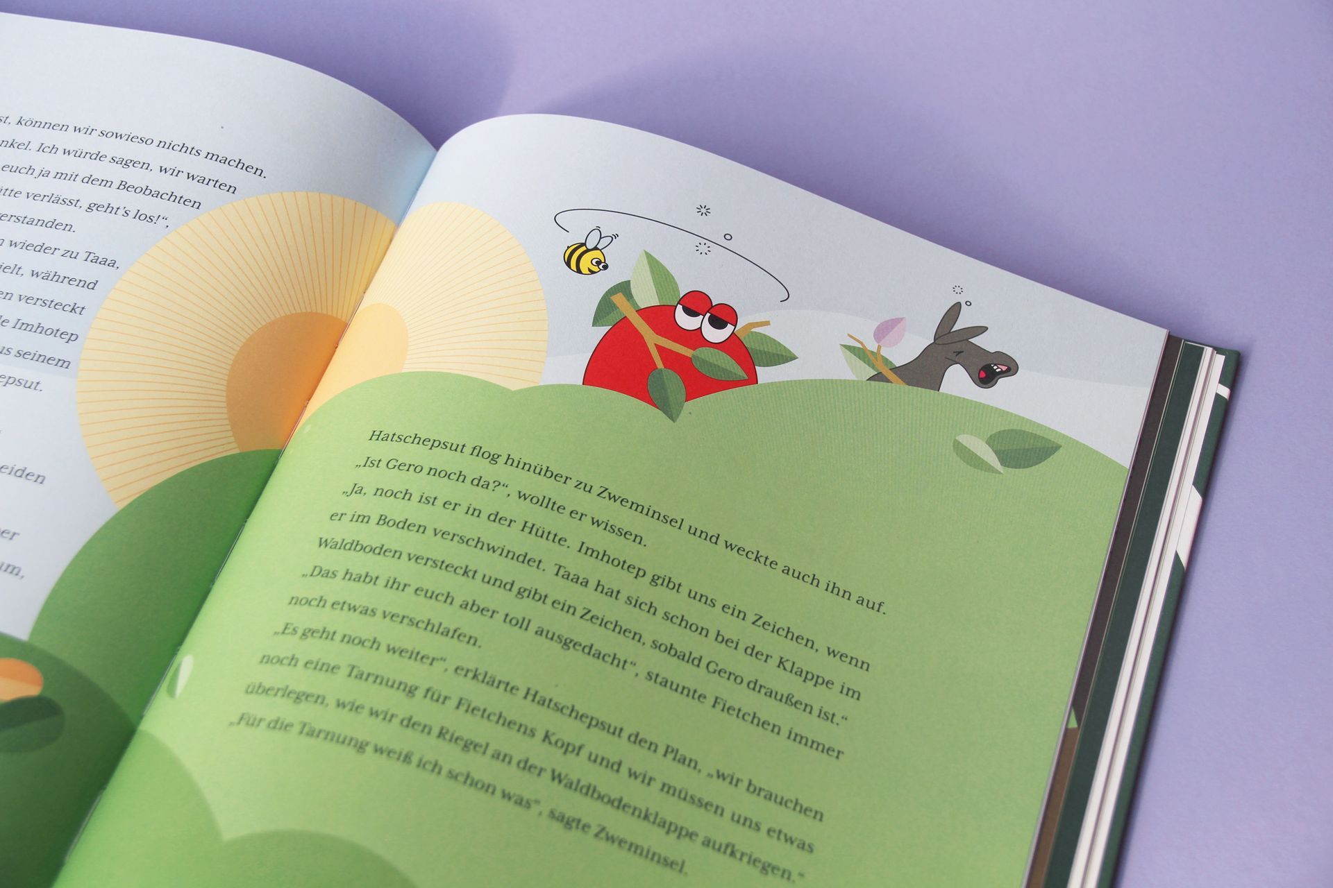 Fietchen und der Esel werden von der Hummel zu früher Morgenstunde geweckt. Innenseite zeigt eine Illustration, in der Fietchen und der Esel von der Hummel zu früher Morgenstunde geweckt werden und verschlafen gähnen.