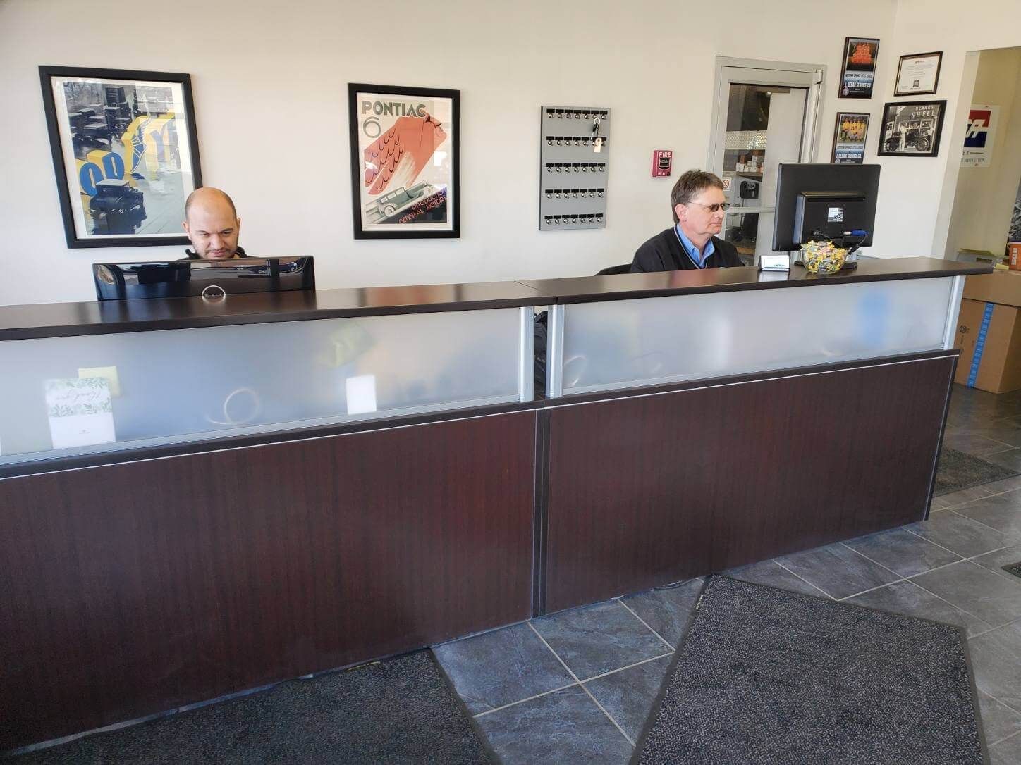Customer Service Front Desk Inside Auto Repair Office | J. Benak Service Inc.