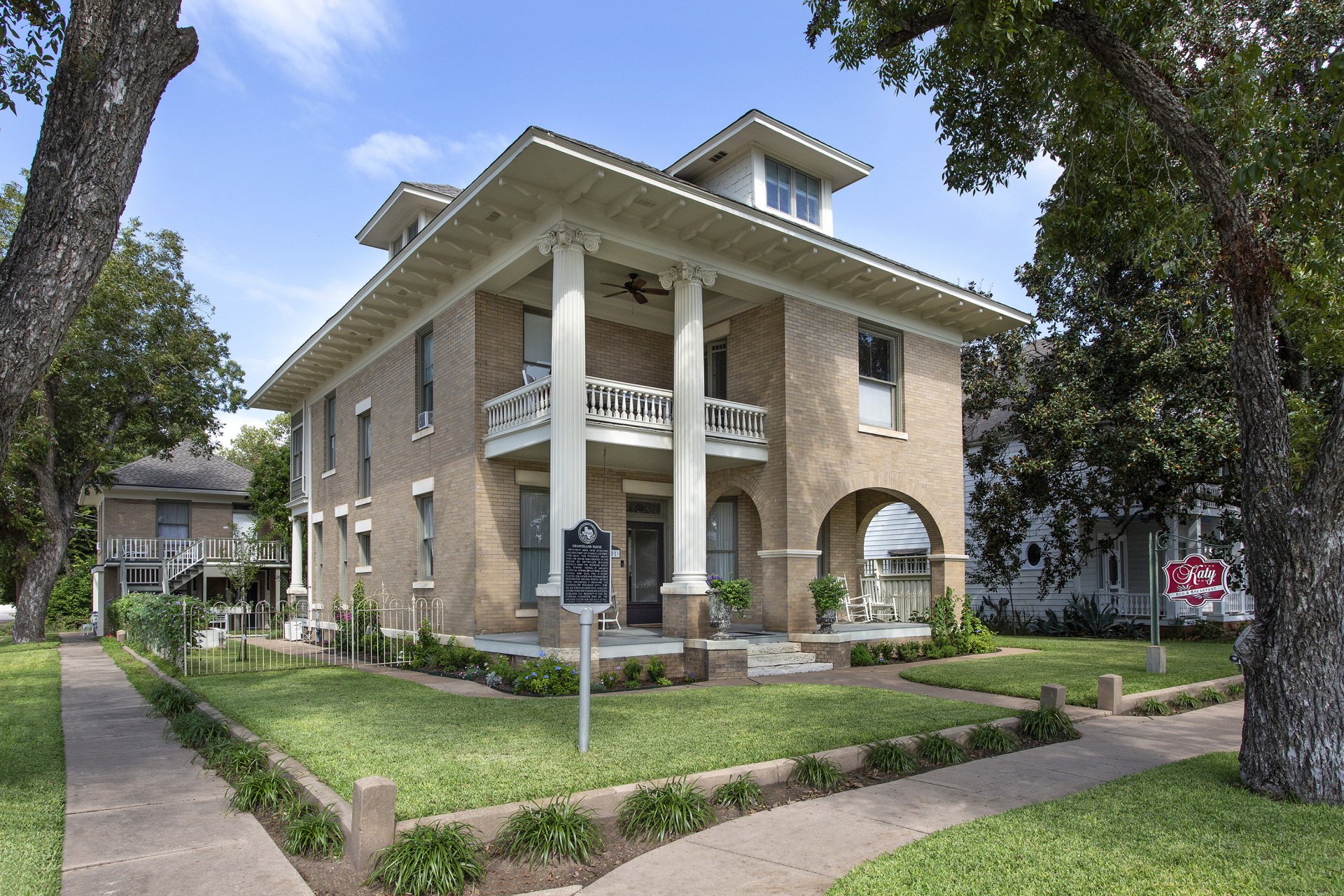 Gallery Smithville, TX The Katy House