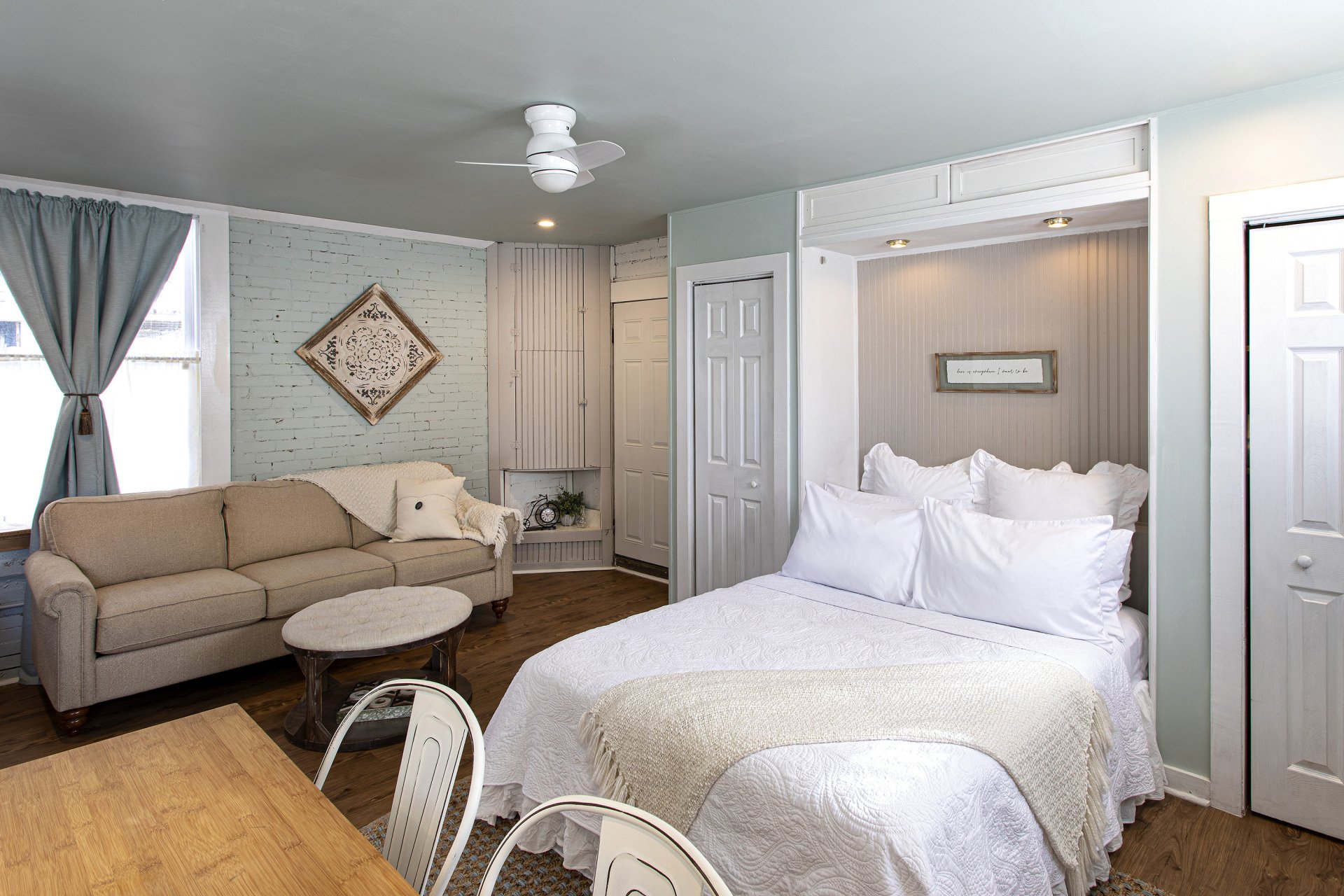 Gallery Smithville, TX The Katy House