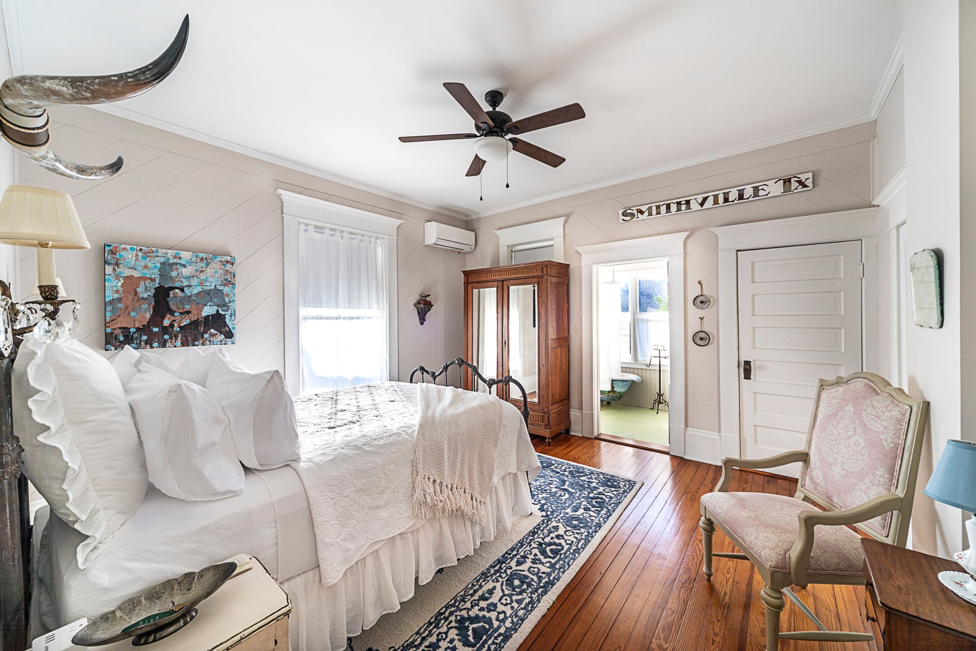 Gallery Smithville, TX The Katy House