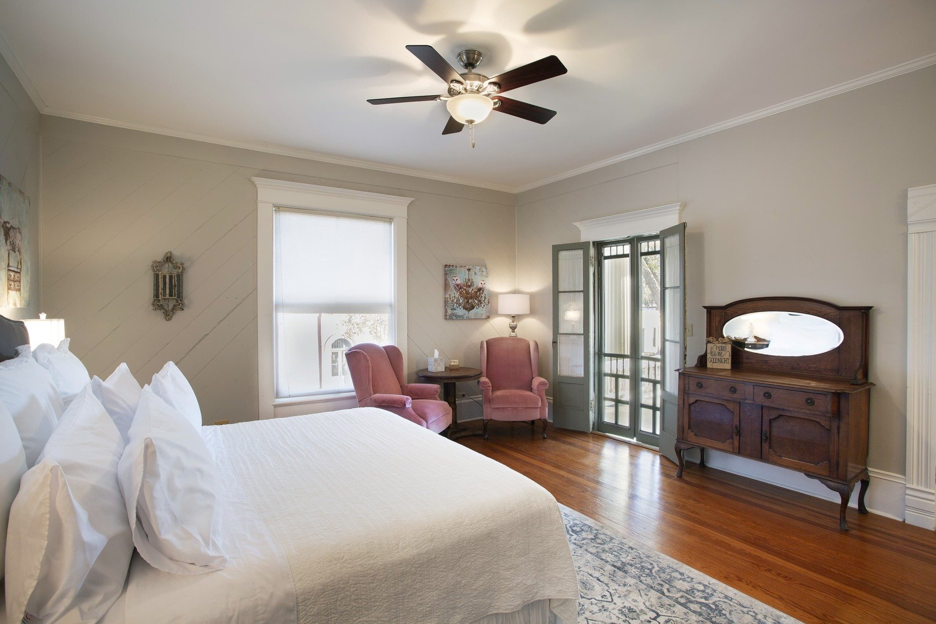 Gallery Smithville, TX The Katy House