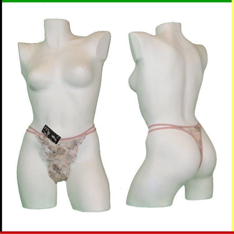Twee witte torso-mannequins met een kanten string; voor- en achterkant.