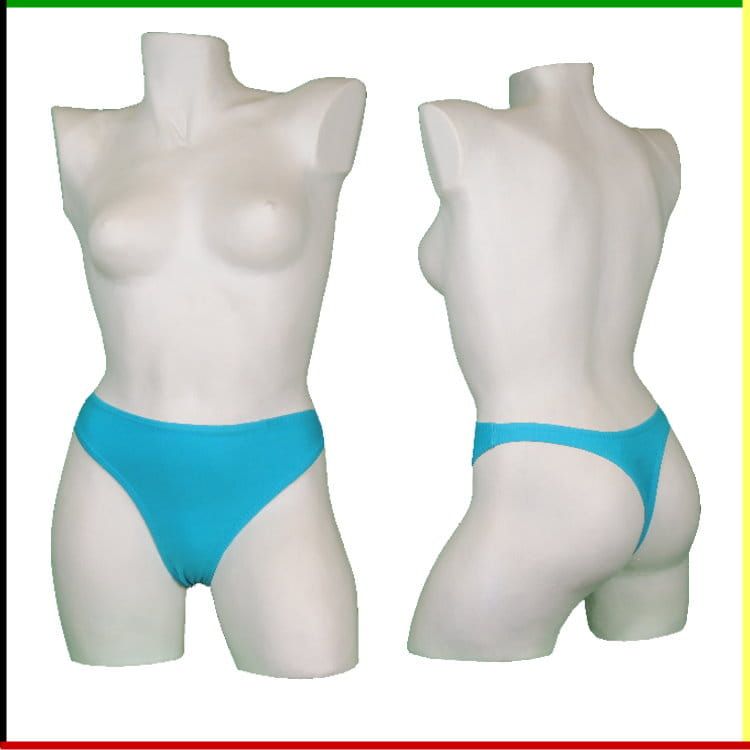 Twee paspoppen, van voren en van achteren gezien, met turquoise bikinibroekjes aan.
