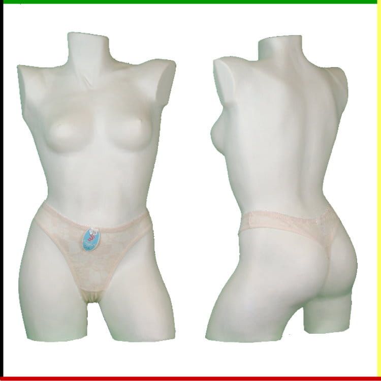Twee torso's van paspoppen: voor- en achterkant. Eén ervan draagt een beige string met een blauwe strik.